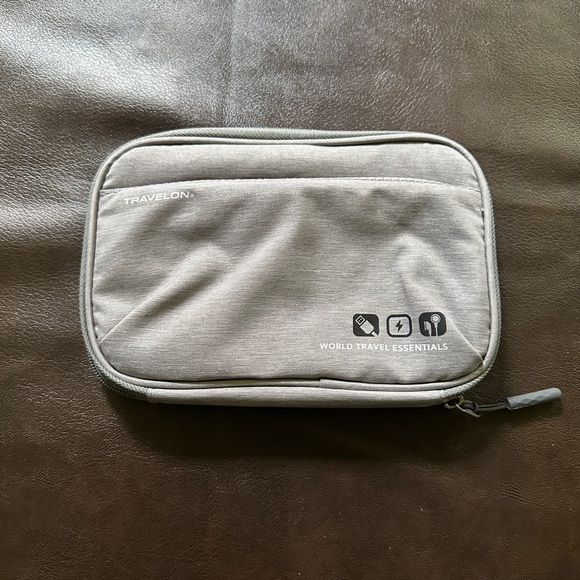 Travelon World Travel Essentials Tech Organizer - Picture 1 of 3